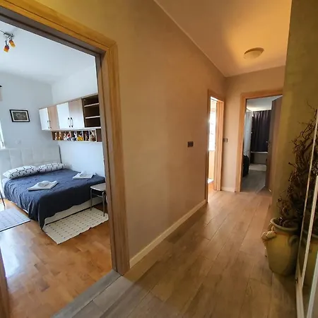 Sara דירה אומאג